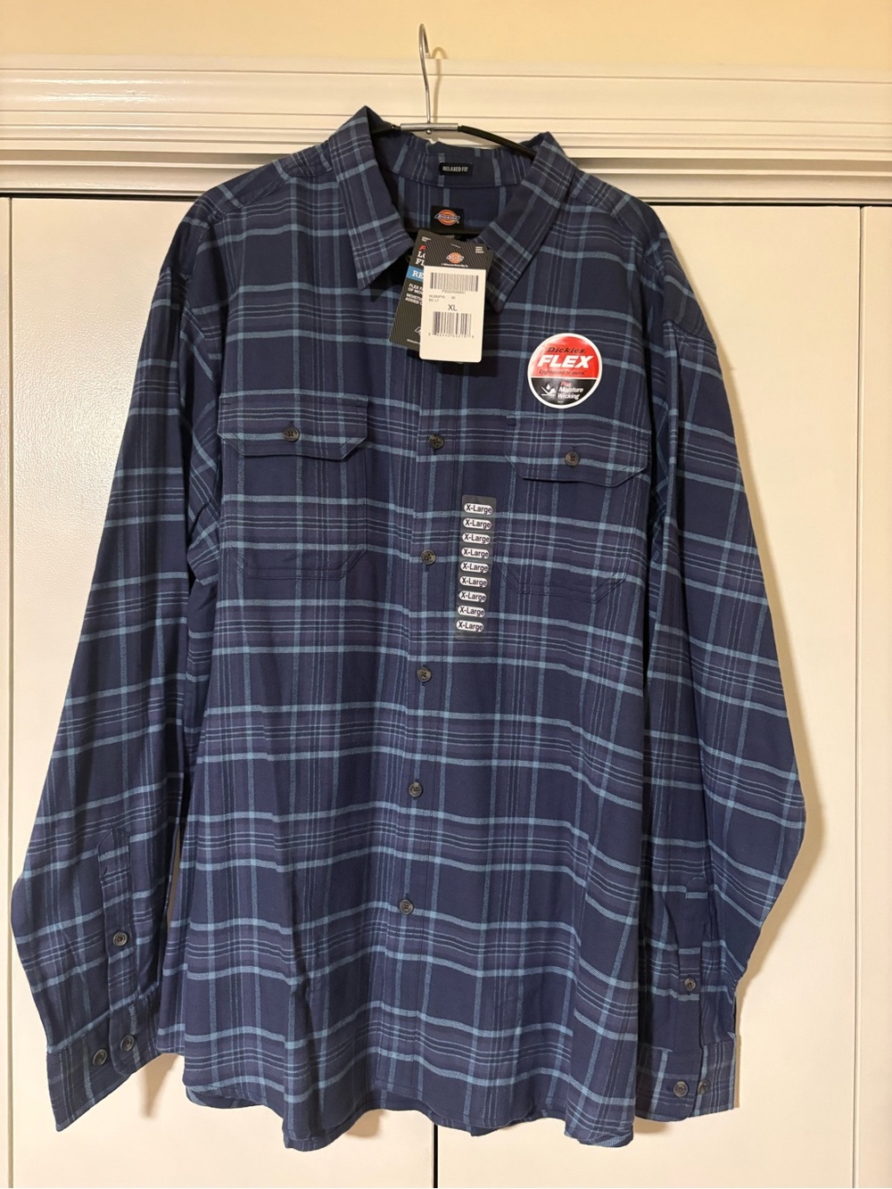 Dickies Men’s Blue Plaid Long-Sleeve Flex Button-Down Shirt